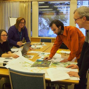 4 team members collaborating in a meeting